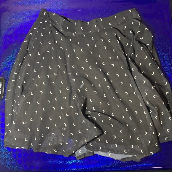 KILLSTAR 🖤 Moon Skater Skirt - Picture 2 of 7